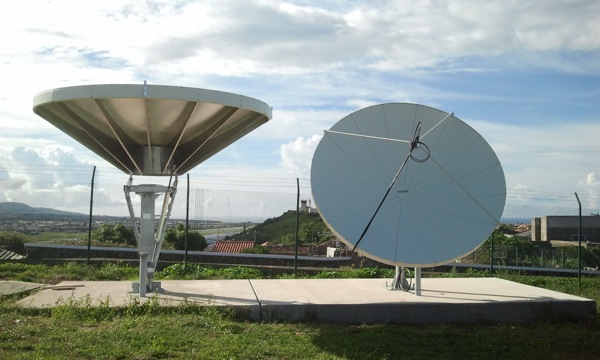 4.5 meter and 3.8 meter price focus satellite dish antenna system by Challenger Communications